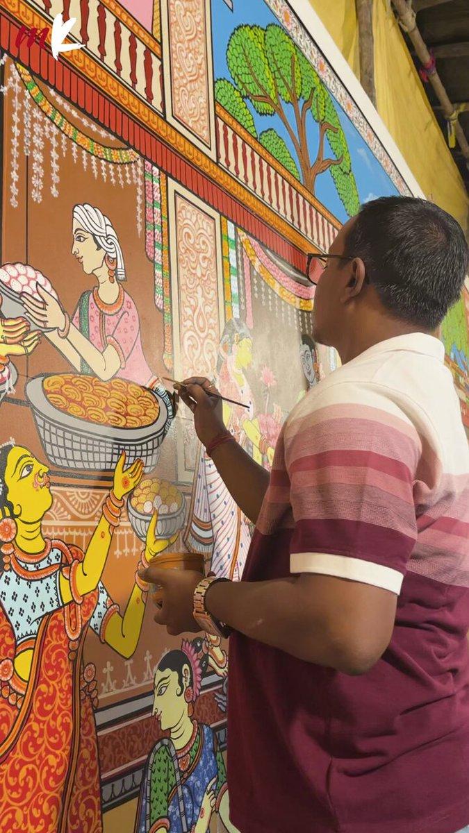 Kolkata is getting festive! Heritage conservationist Mudar Patherya checks out a massive Odisha Patachitra installation at Hindustan Park, South Kolkata — painting the city in a vibrant tradition. Sta
