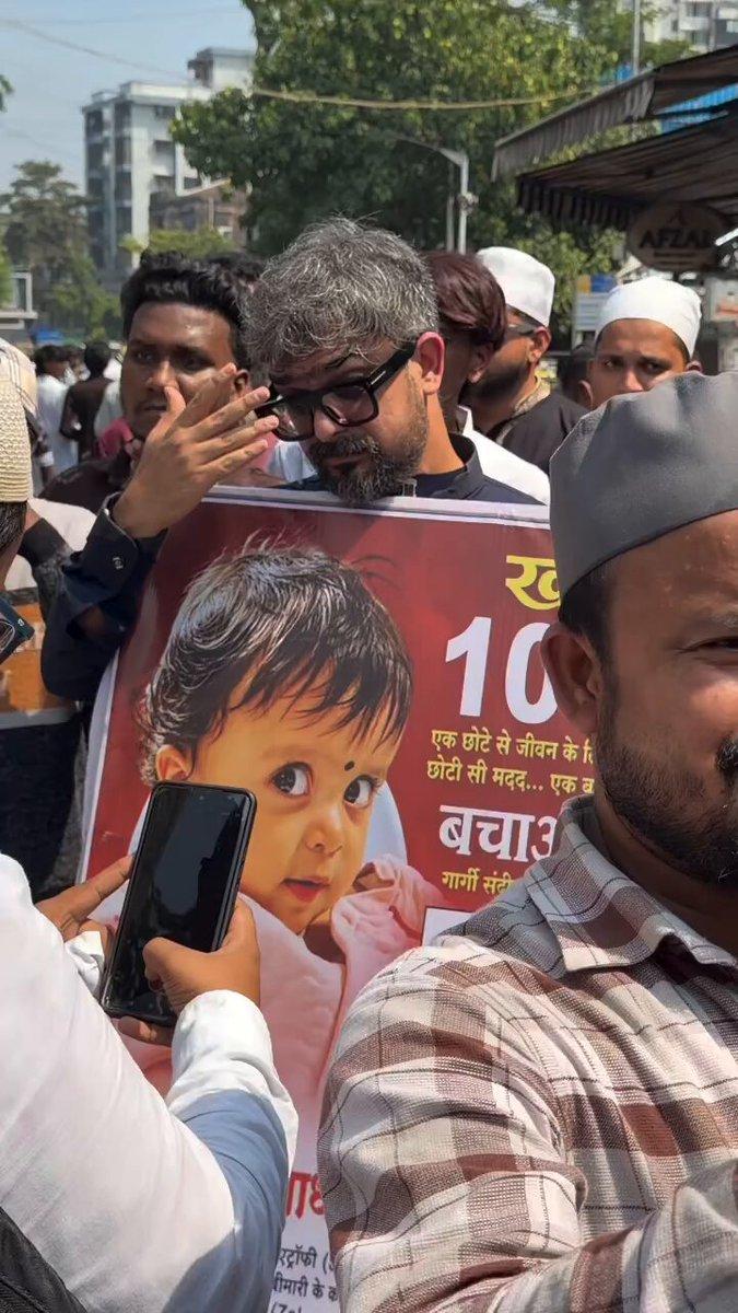 RT by @HabibiUlfat: After Delhi, now in Mumbai, Hussain Mansoori Bhai crowdfunded at Mahim Dargha Masjid after Jummah Namaz for a Hindu child's treatment.
