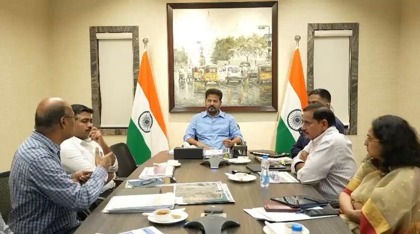 RT by @Mdkhaseem258743: 🚝 ’S NEXT-GEN MOBILITY: PERSONAL RAPID TRANSIT ON THE RADAR! Chief Minister A. Revanth Reddy is looking at futuristic transport solutions to make Hyderabad ready