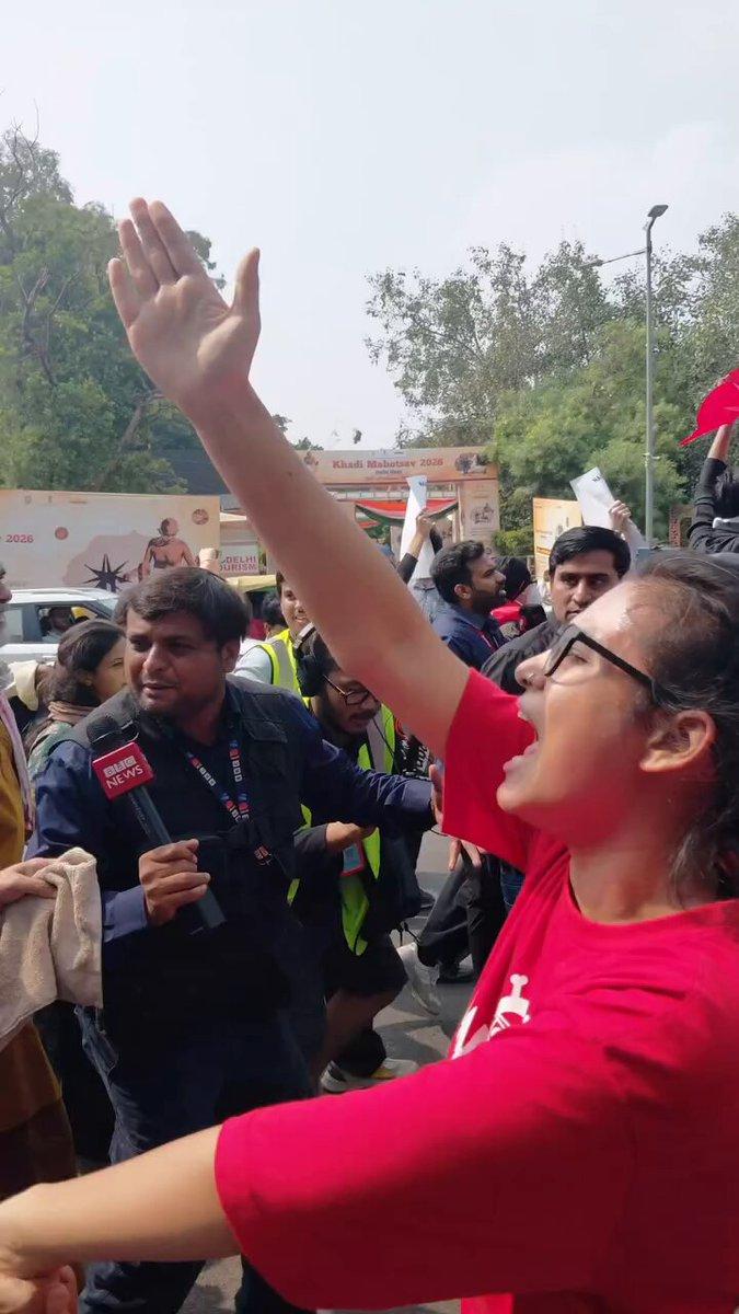 Salute to this Young Lady who stand strong on Modi Dictatorship 🫡🔥 Kudos to your Fight Neha Ji 👏
