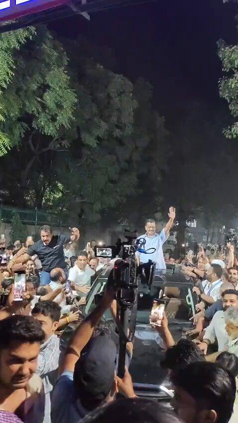 Kejriwal released after detention in Delhi. Same quick turnaround as Mamata.