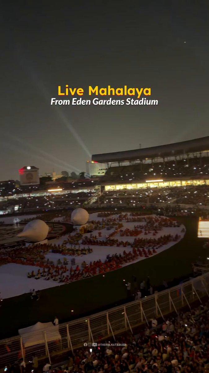 The divine vibes of Mahalaya, the soulful chants of Maa Durga, and the spirit of Bengal — all coming alive at the iconic Eden Gardens! 🙏🏻🔱✨ Witnessing this magical moment live is truly a feeling beyon