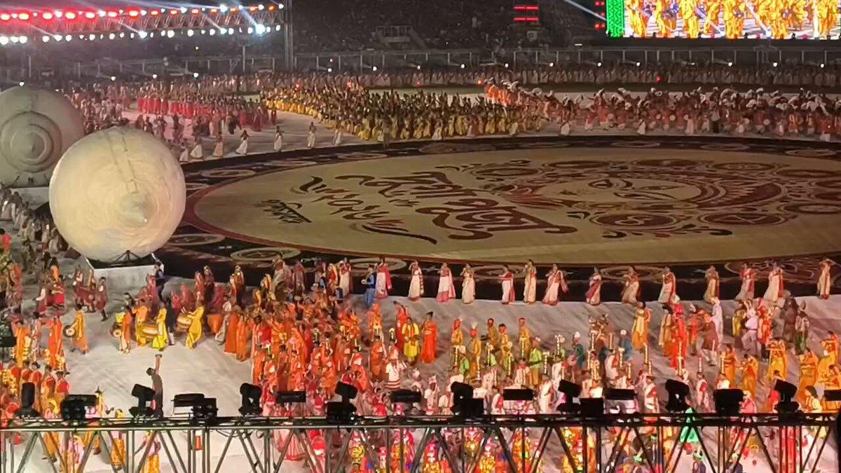Bengal at its finest! Wait for the fireworks at the end 🤯♥️ @DurgaPujaWB
