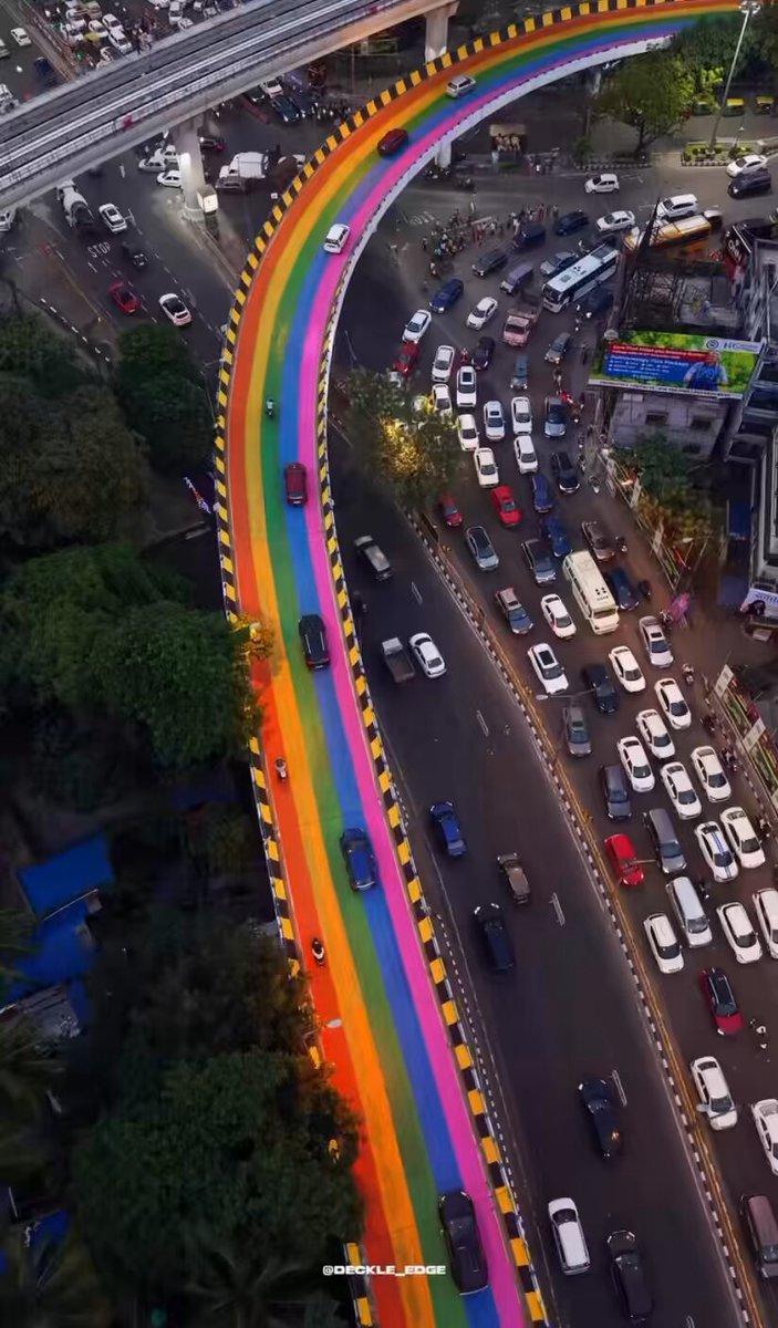 celebrating Pride ? during Pujo ! well appreciated development in new Govt 👏 🌈