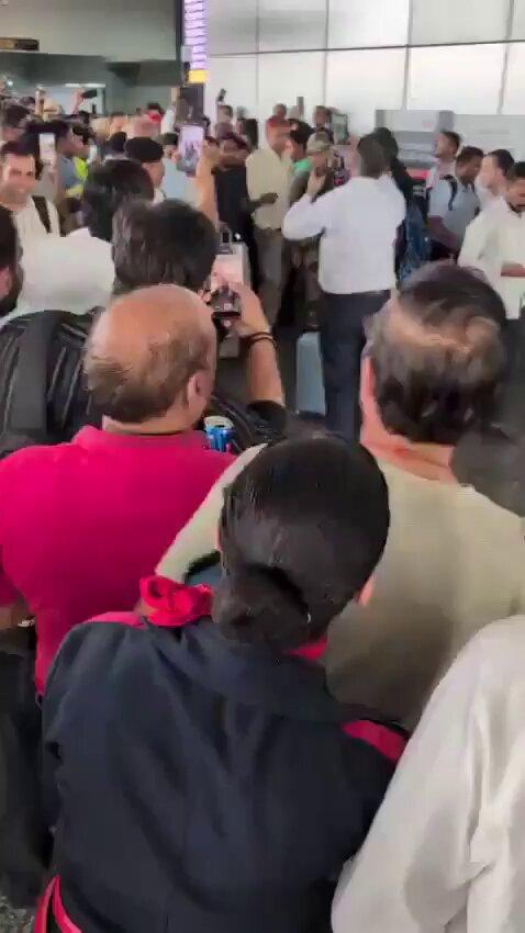 RT by @vivek62391481: Hero Banna Aaya Tha Ye Chomu, Logon Ne Kutta Bana Diya Hai Iska.😂😂#Delhi #JantarMantar