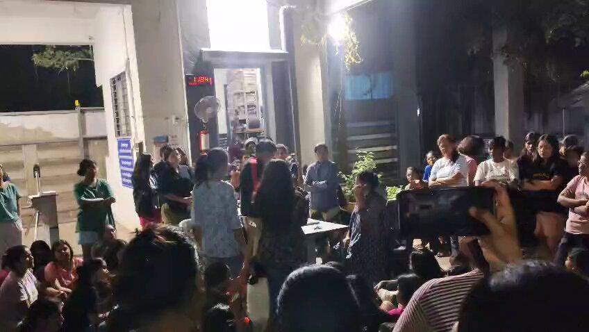 A university hostel controversy in Pune has taken a disturbing turn. A Shiv Sena functionary allegedly threatened to run his vehicle over women students demanding an apology after 2 male students ente