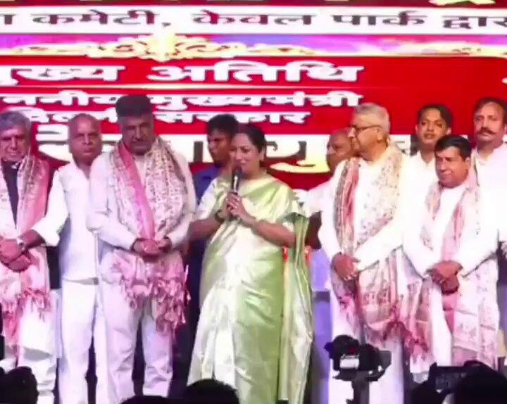 🚨 THE LITERACY LEVEL OF THE SITTING CM OF DELHI🚨 The party that usually fights elections by playing the religion card should also reflect on the level of its leaders' understanding of religion. #Rekha