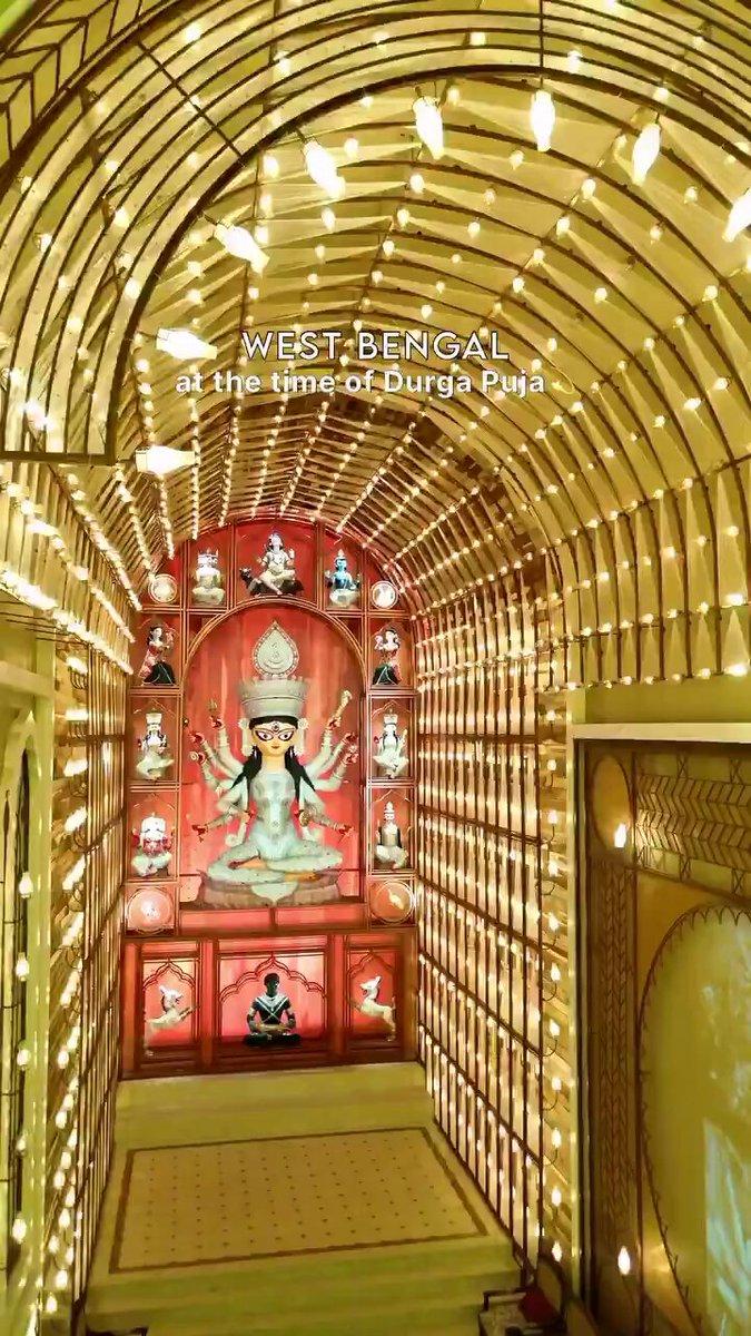 West Bengal at the time of Durga Puja. Everyone is filled with happiness and joy at this moment. May maa Durga's divine blessings shower upon everyone 🙏 Jai Mata di 🙏✨ #DurgaMaa 🚩 #KaliMaa🙏 #Kolkata #