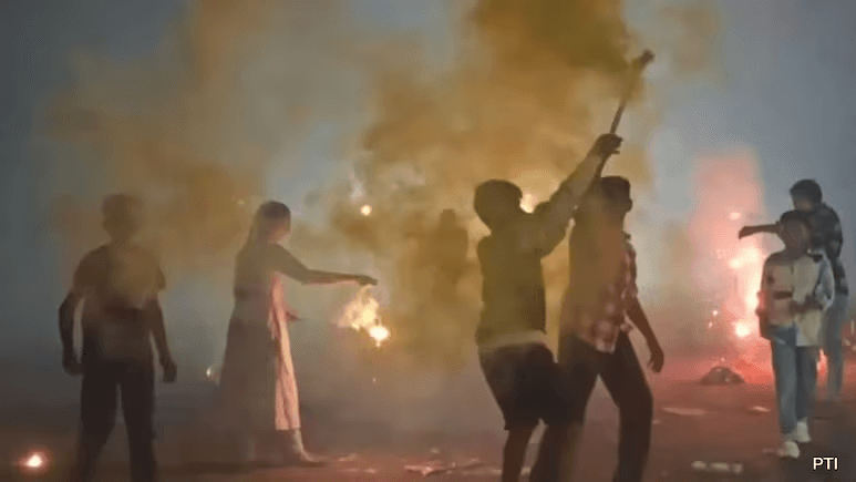 Delhi hospitals reportedly treated dozens of burn injuries around Diwali. Each case is a reminder that fireworks can turn celebration into an emergency. @RSPCB_official @mpcb_official #BanFirecrackers