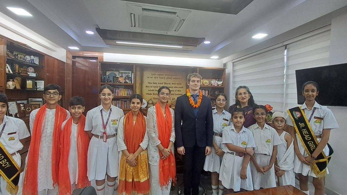 🇷🇺🇮🇳 On October 1, representative of the Russian Embassy in Evgeny Antonov visited ASN Senior Secondary School in New . 👉 https://t.me/RusEmbIndia/18409