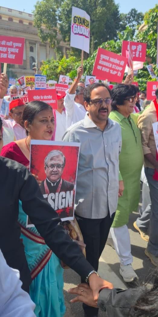 Odisha stands with the fight for electoral accountability. Today leaders Manas Mangaraj, Sulata Deo & former MP Muzibulla Khan joined the Opposition’s protest march in against the & t