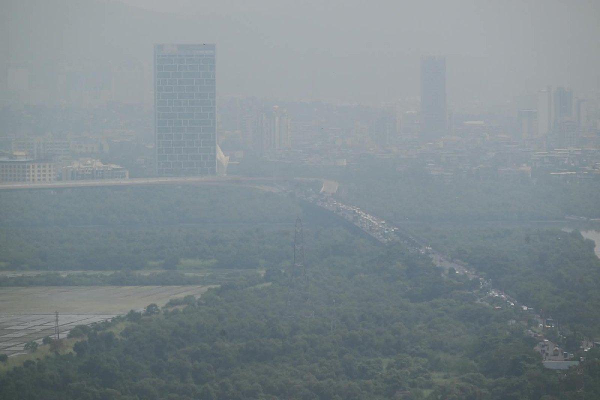 | A layer of pollution hangs over Mumbai’s skyline, seen from Airoli, highlighting the city’s growing air-quality concerns. 📸 Sanjay Hadkar / TOI #