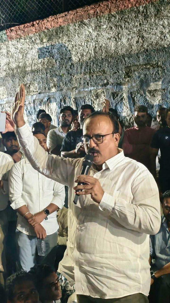 RT by @AkshayRajguru5: विद्यार्थ्यांच्या भविष्याशी खेळ करणाऱ्यांविरोधातील हा संघर्ष न्याय मिळेपर्यंत थांबणारा नाही!