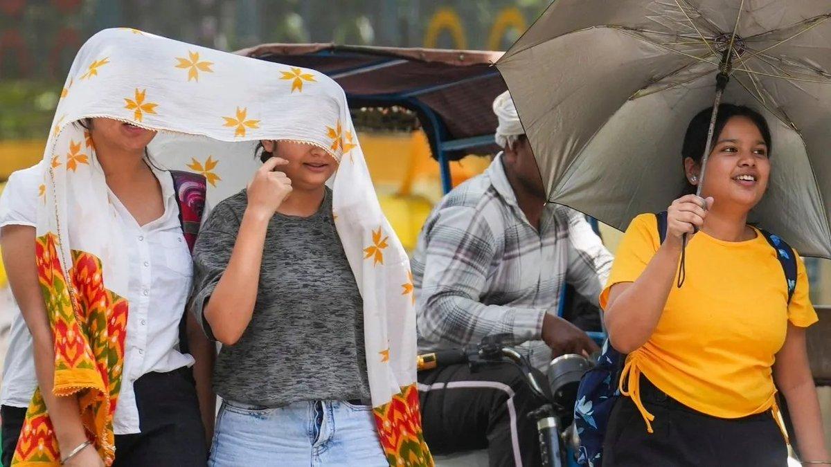 Mumbai under heatwave warning as mercury hits 37.6 deg C; IMD issues yellow alert READ | https://www.newsdrum.in/national/mumbai-under-heatwave-warning-as-mercury-hits-376-deg-c-imd-issues-yellow-aler