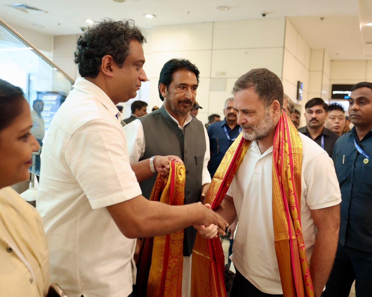 LoP Shri @RahulGandhi ji received a warm welcome at the airport. He is scheduled to meet Tamil Nadu CM Shri C. Joseph Vijay and later in the evening, interact with students at the Chhatron Ki