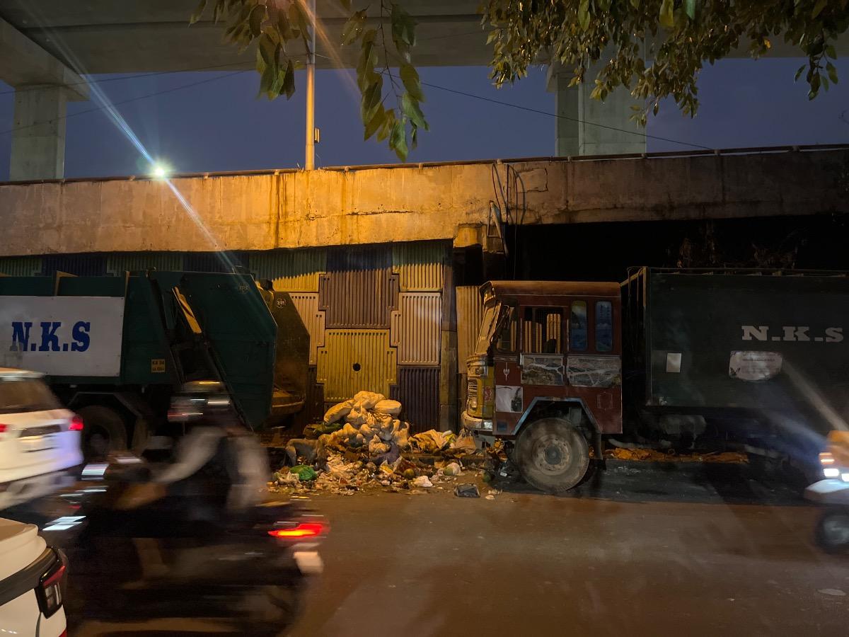 👀 74 people have confirmed this garbage spot in Mahadevapura (Ward ), K.R. Pura Zone. 📍 Mahadevapura, near Icon Bhagini hotel ⏳ Open for 183 days B. A. Basavaraja, please take a look. See it on th