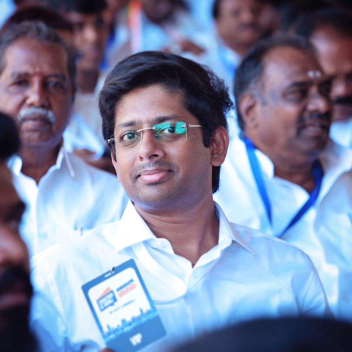 Channeling Periyar & Thiruvalluvar in Chennai, Brother Thiru @RahulGandhi championed student curiosity against NEET & fund cuts. Calling out the Centre, he urged youth: "Democracy gives you the right