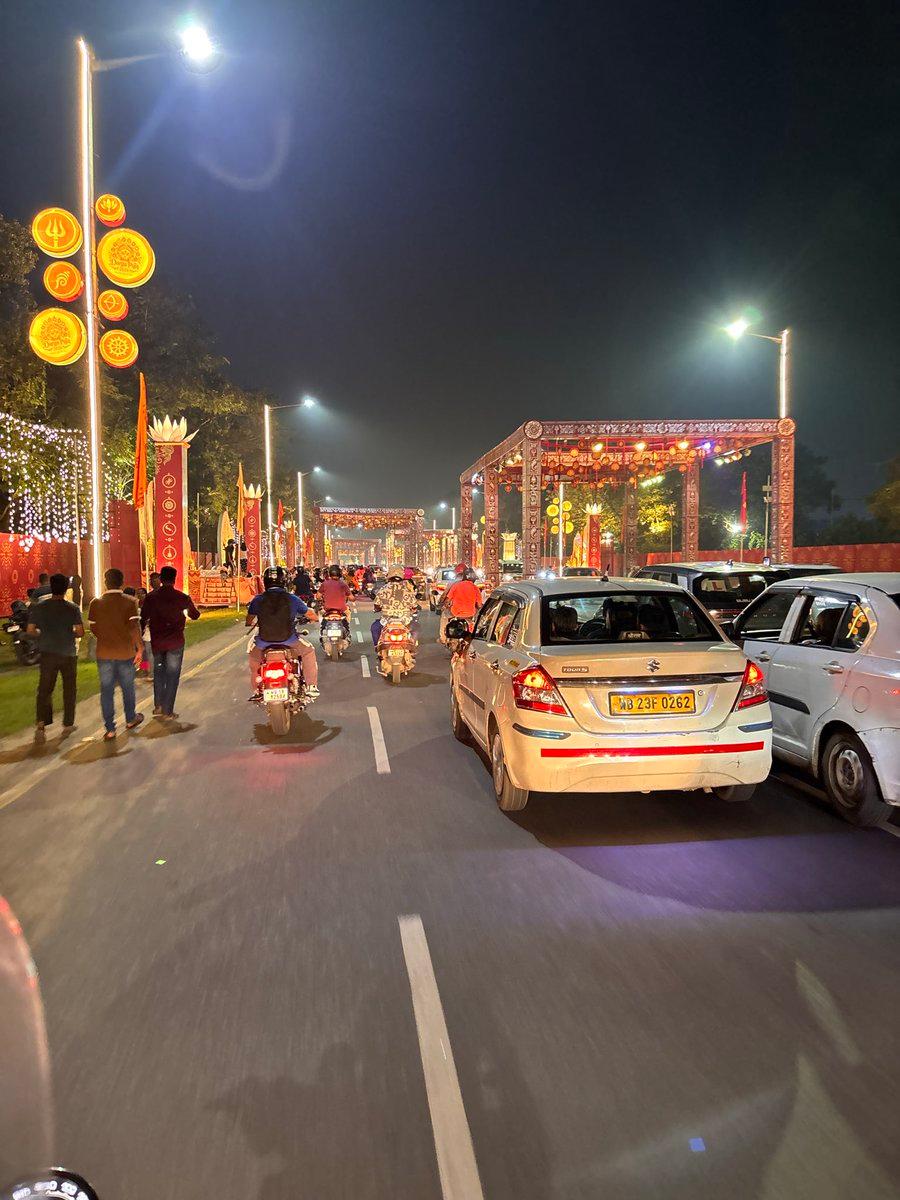 Finally Bengal is set for first Pujo under BJP govt! Feels different this time ❤️ #kolkata #durgapuja #bengal #parkstreet