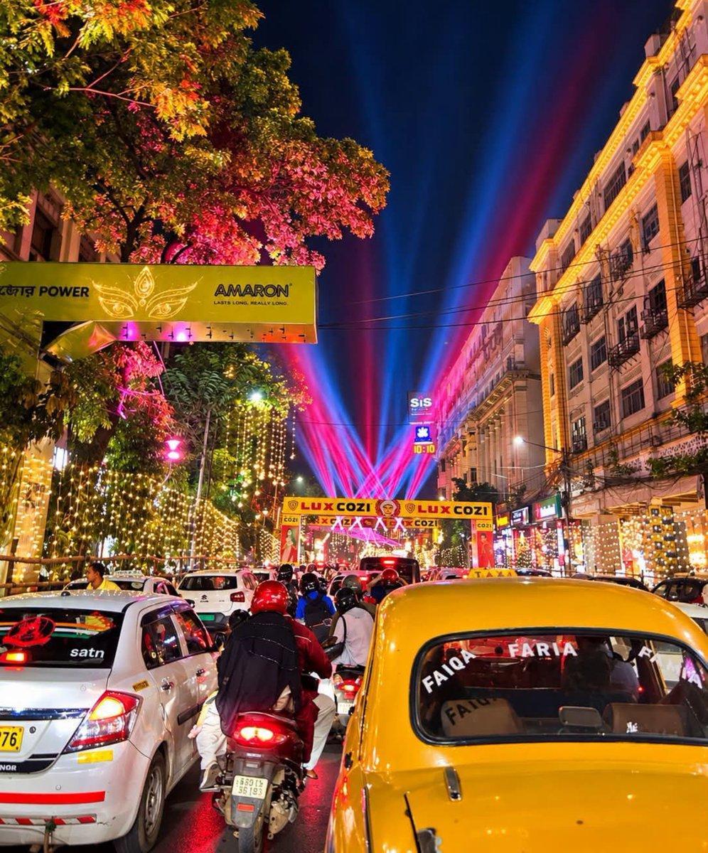 Believe me, this is ! 😍🔥 People think Of Kolkata as just an old city, but see its modern vibes, dazzling lights & magical nights! ✨🌃 The heritage, the lights, the chaos, the beauty, ever