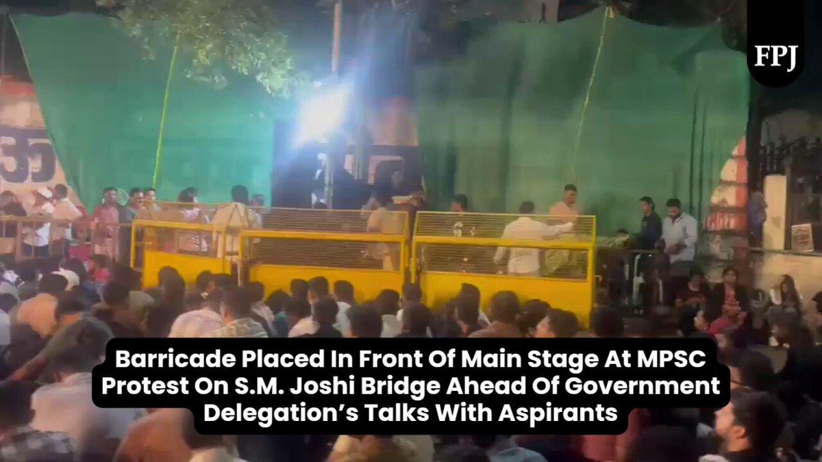 | Barricade Placed In Front Of Main Stage At MPSC Protest On S.M. Joshi Bridge Ahead Of Government Delegation’s Talks With Aspirants