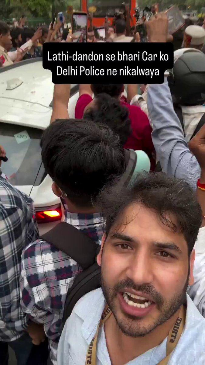 RT by @IllyChakrabarty: UNDER POLICE PROTECTION……HMMMM 📍#ConnaughtPlace, Car spotted filled with stick, lathis, stones….. But instead of checking the car, they escorted the car, so