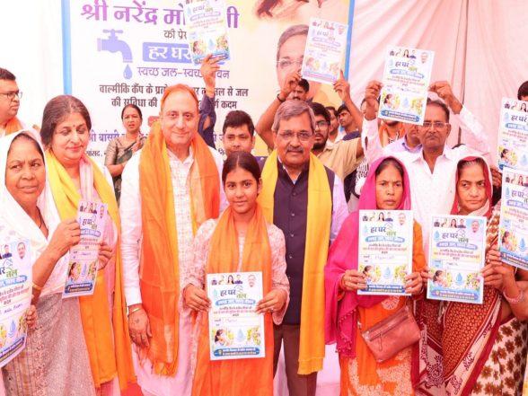 India News | 216 Households in Valmiki Camp to Get Tap Water Connections; Delhi Mayor Pravesh Wahi Inaugurates ‘Har Ghar Nal Yojana’