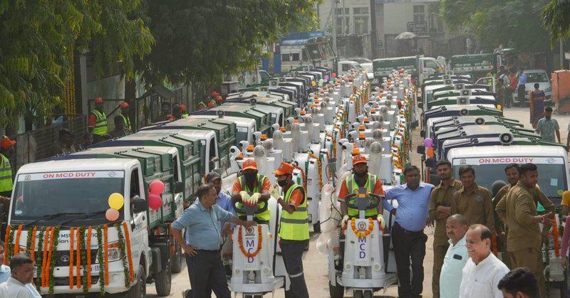deploys first 50 of 1,000 mechanical litter pickers https://desimetros.com/delhi-sarita-vihar-waste-transfer-station-mechanical-litter-pickers/ @gupta_rekha @hdmalhotra @praveshwahi @drmonikapa