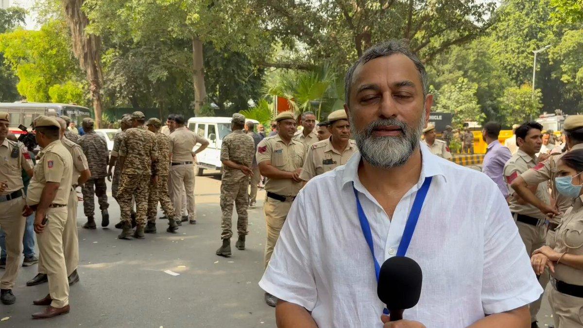 Follow @SreenivasanJain for reporting in on how the police is breaking laws to detain covering the student protests. @Cockroachisback @Cockroach4India @pressfreedom @PCITwee