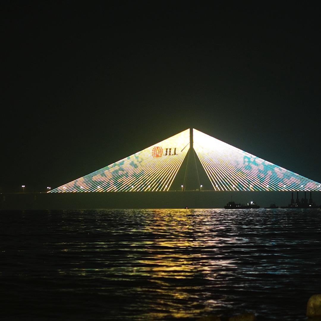 Our global story has arrived in Mumbai, with the JLL brand illuminating the Bandra-Worli Sea Link! If you’re passing, look up and see us. For brighter investment and business outcomes, partner with us