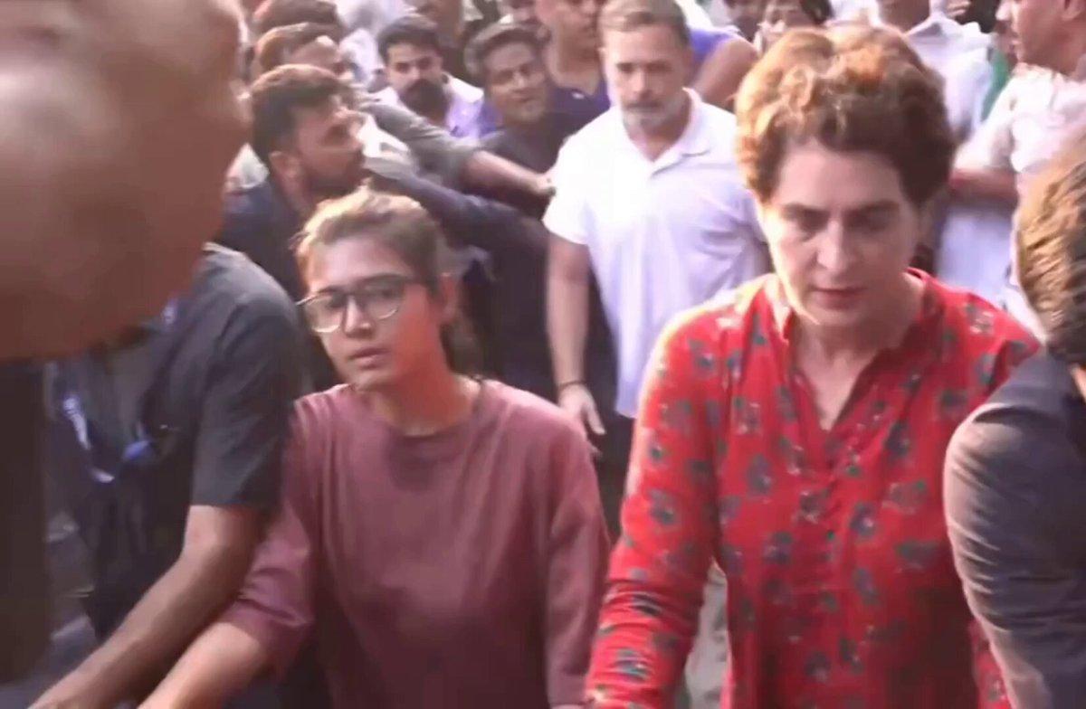Lok Sabha LoP Rahul Gandhi, Congress MP Priyanka Gandhi Vadra and AISA president Neha Bora march shoulder-to-shoulder at INDIA bloc's 'Chalo Dilli' march to Supreme Court demanding resignation