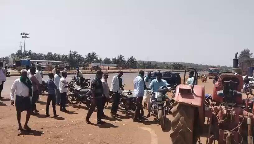 Sugarcane growers block Bengaluru Pune National Highway at Tegur in dharwad.