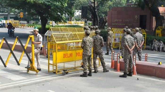 Opposition Protest Live: Rahul Gandhi-led INDIA Bloc march to SC today, 6 Delhi Metro stations shut