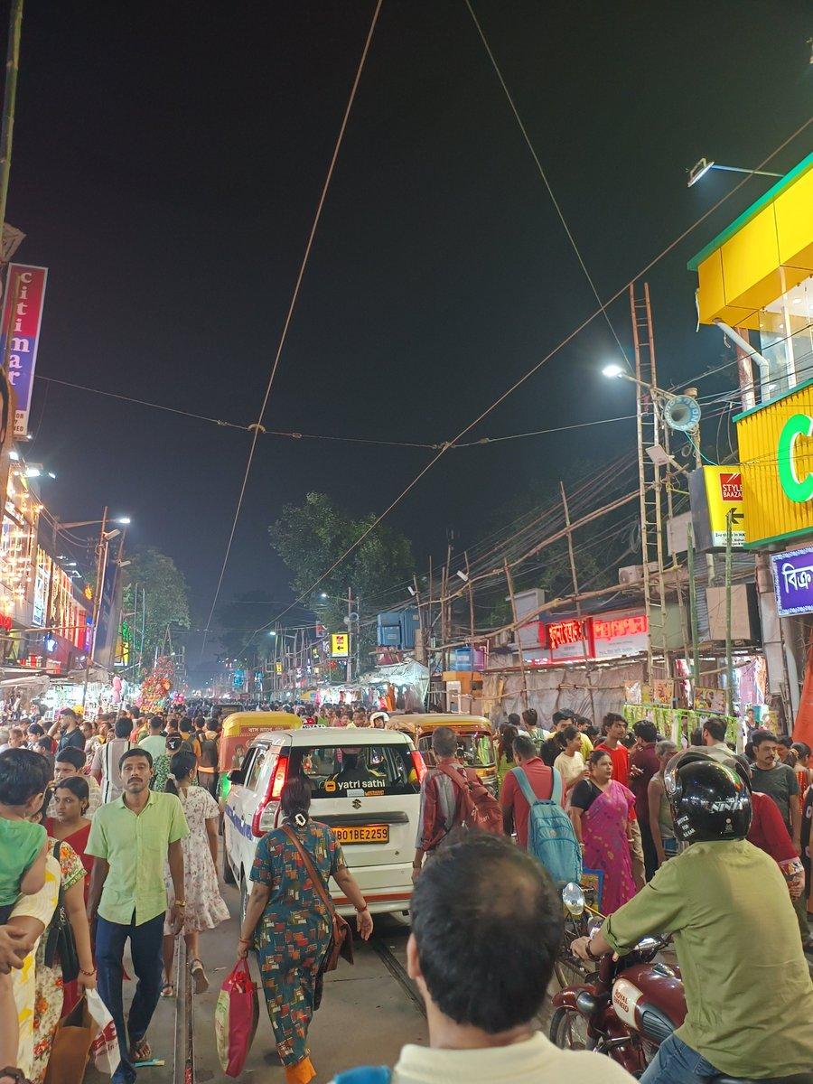 RT by @debobollywood15: Hatibagan fully packed as it is the last weekend before Durga Pujo and every onev is out for shopping.