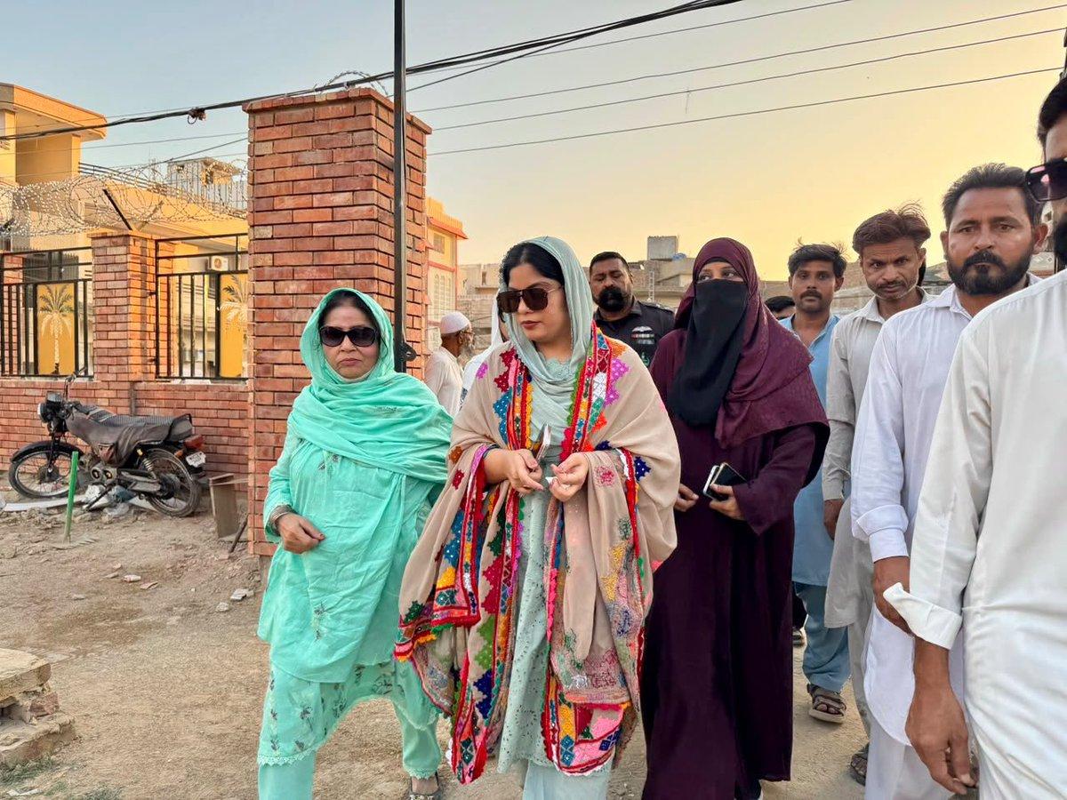 Mayor Kashif Ali Shoro's directive led PPP leader @humia_naqvi to inspect Mir Fazal Town Park's progress, ensuring swift, high-standard completion for a healthy recreational space. Top-tier municipal