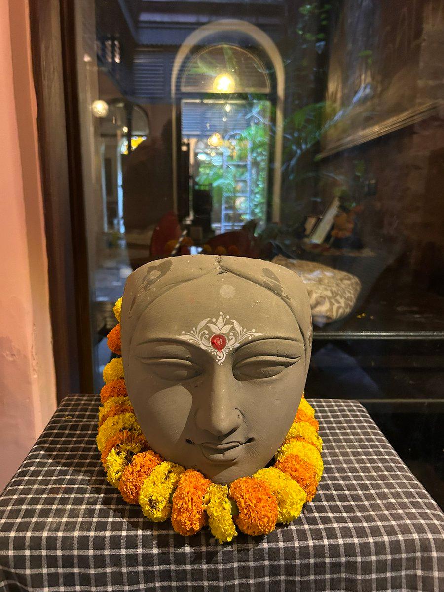 Wishes on Navratri Day 3! Maa’s face at the Hotel! 😌😍😇🥹